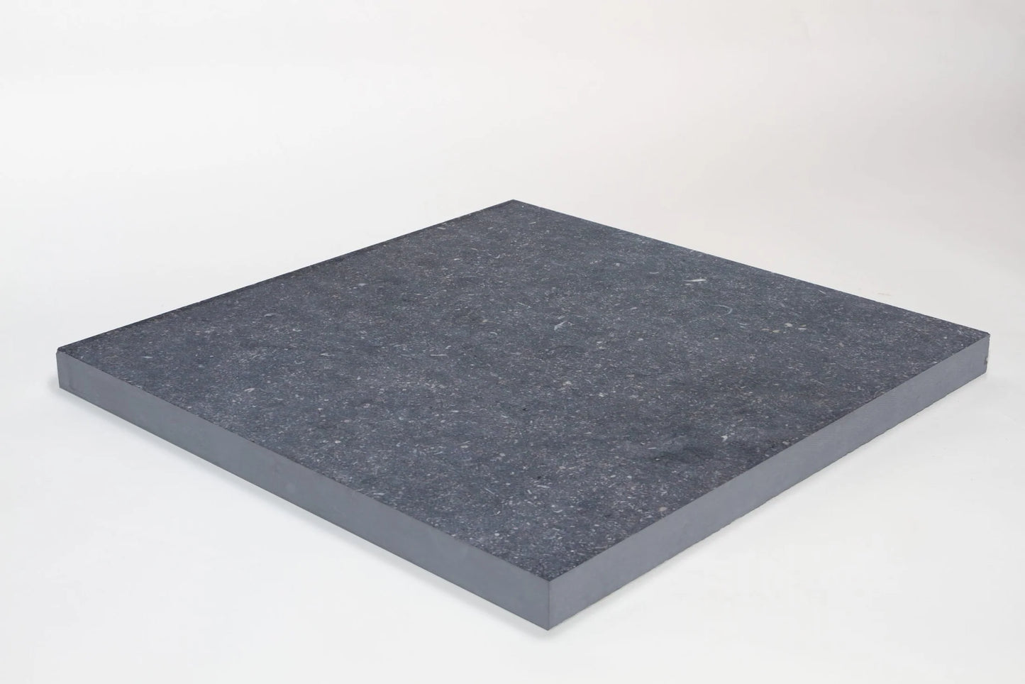 Poolränder aus belgischem Blaustein – blau geschliffen 100 x 35 x 5/3 cm