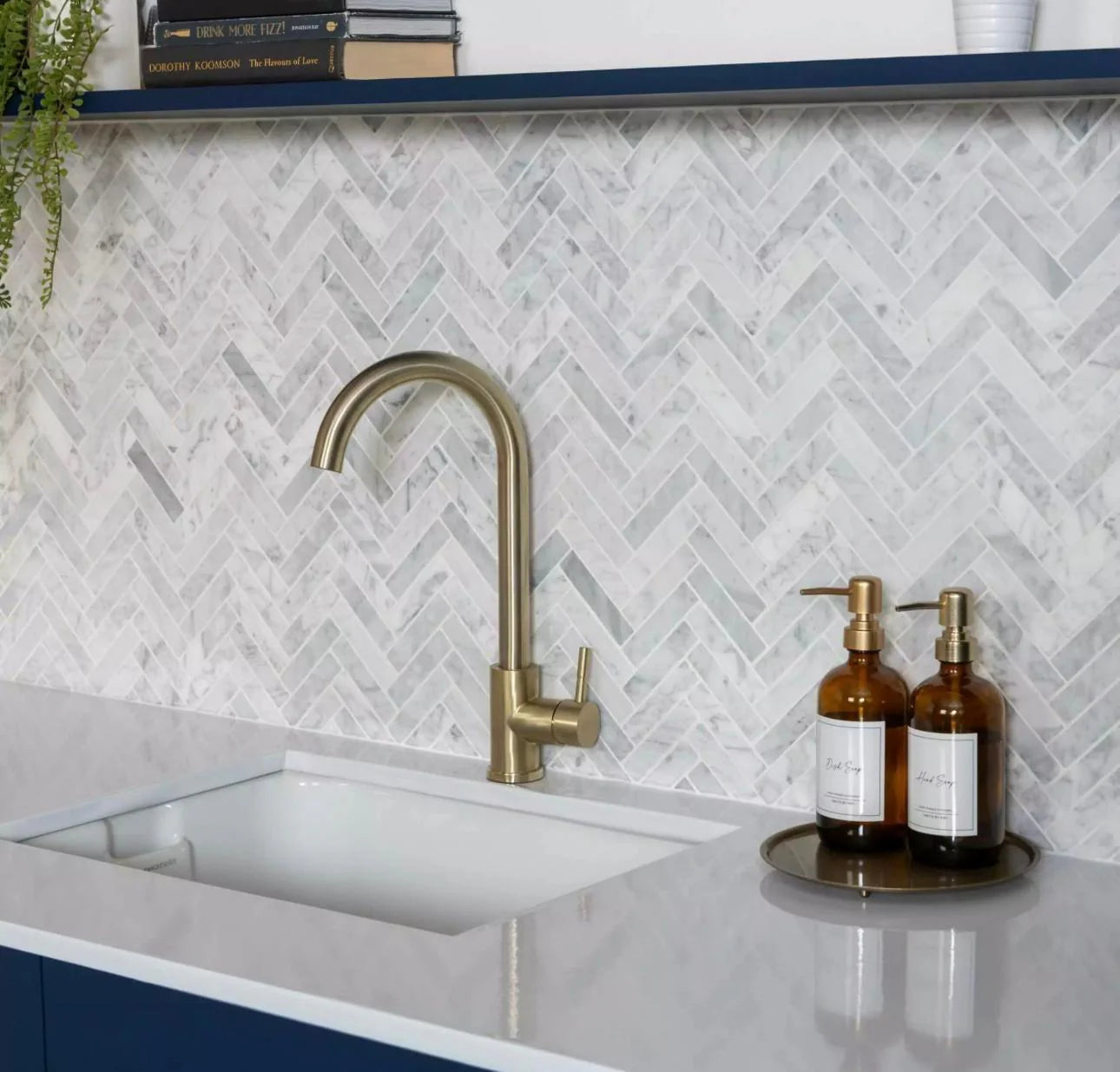 Mosaik Marmor Bianca Carrara C 75x23x10mm auf Matte
