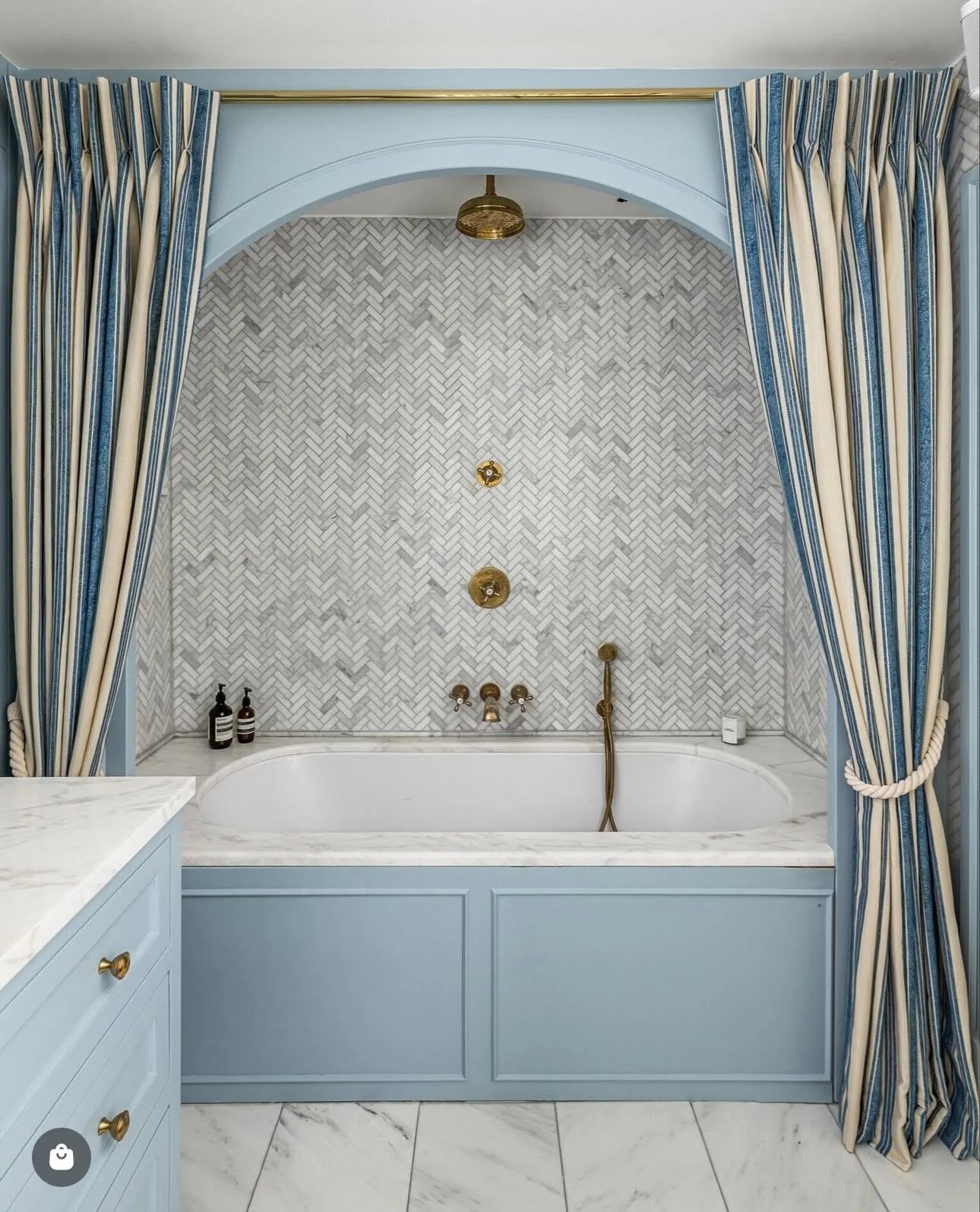 Mosaik Marmor Bianca Carrara C 75x23x10mm auf Matte