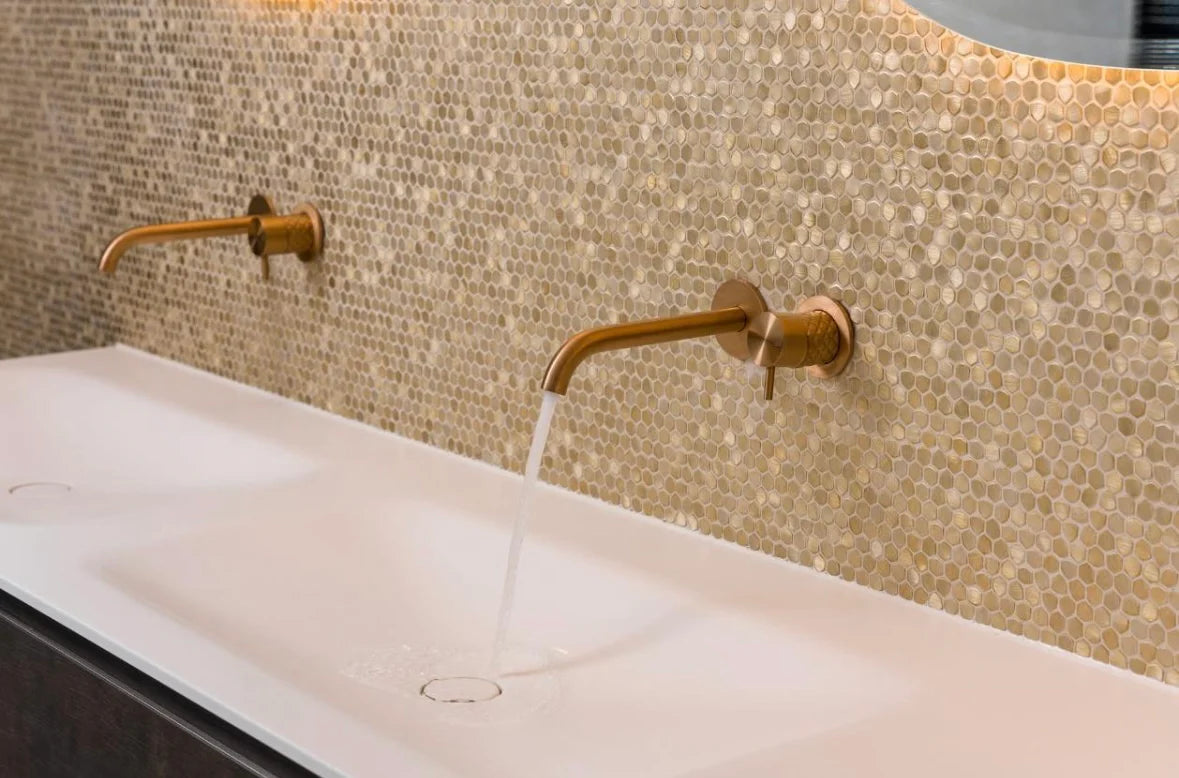 Mosaik Sechseck Koloniale Schwerkraft Gold 10mm auf Matte