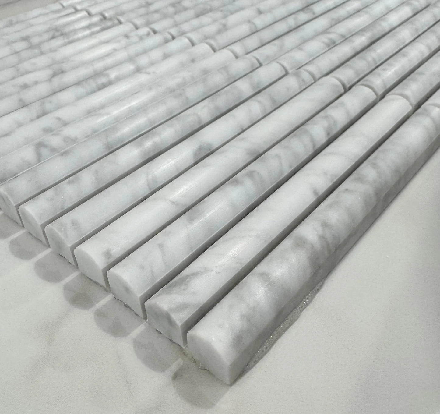 Bausatz Katze Kreta Bullennase Bianco Carrara Mosaik 151x30x15mm