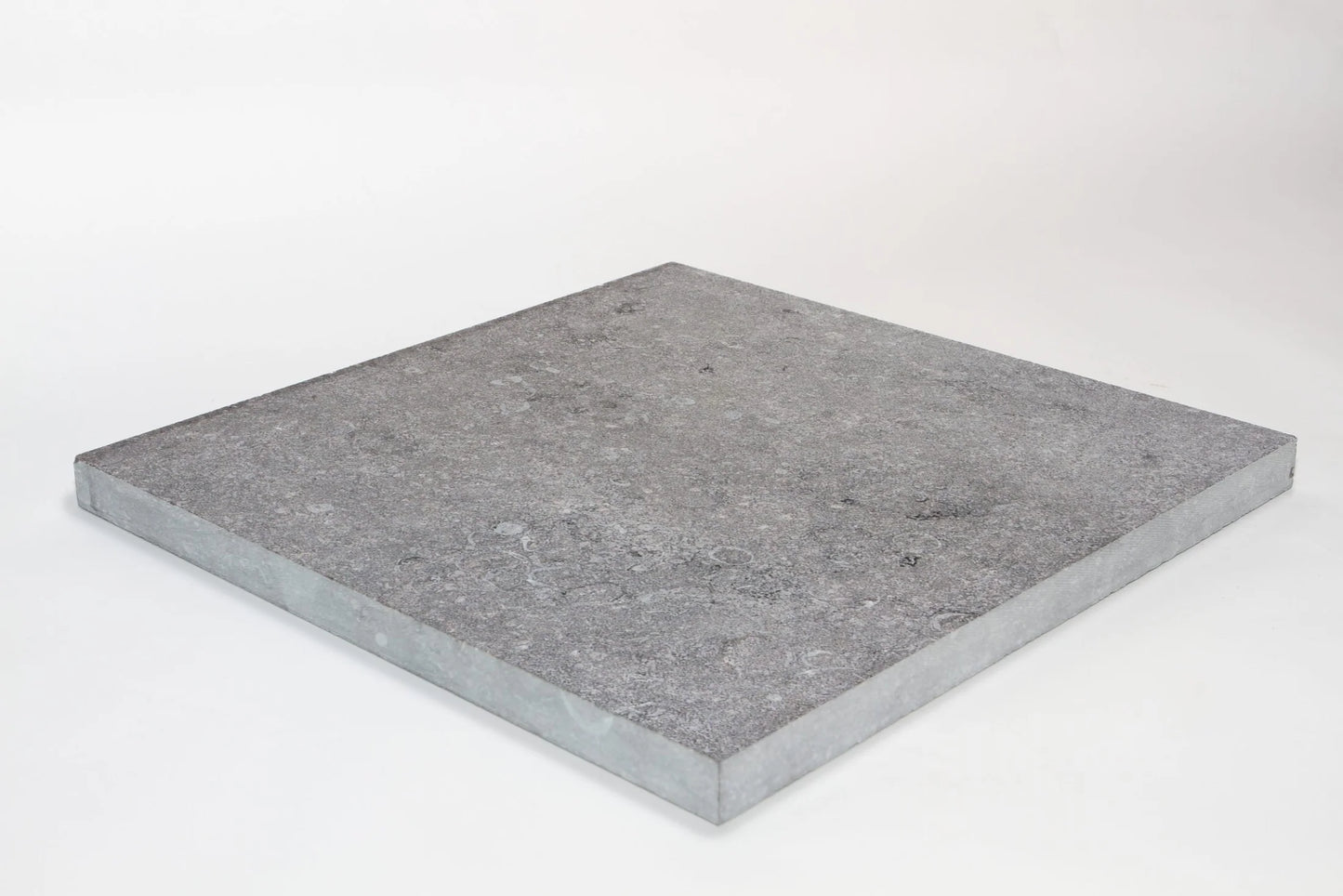 Poolränder aus belgischem Blaustein – blau geschliffen 100 x 35 x 5/3 cm