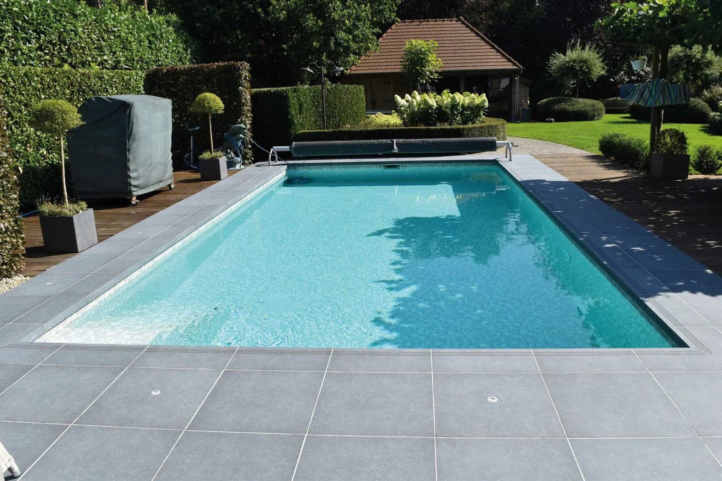 Pierre Bleu Noir 800 x 800 x 20 mm R11, glatt gesägte Kanten