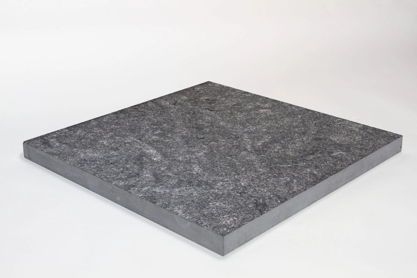 Poolränder aus belgischem Blaustein – blau geschliffen 100 x 35 x 5/3 cm