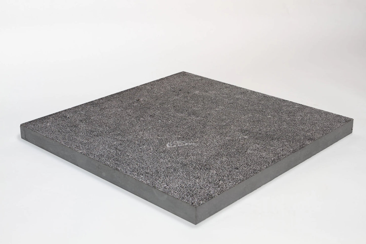 Poolränder aus belgischem Blaustein – blau geschliffen 100 x 35 x 5/3 cm