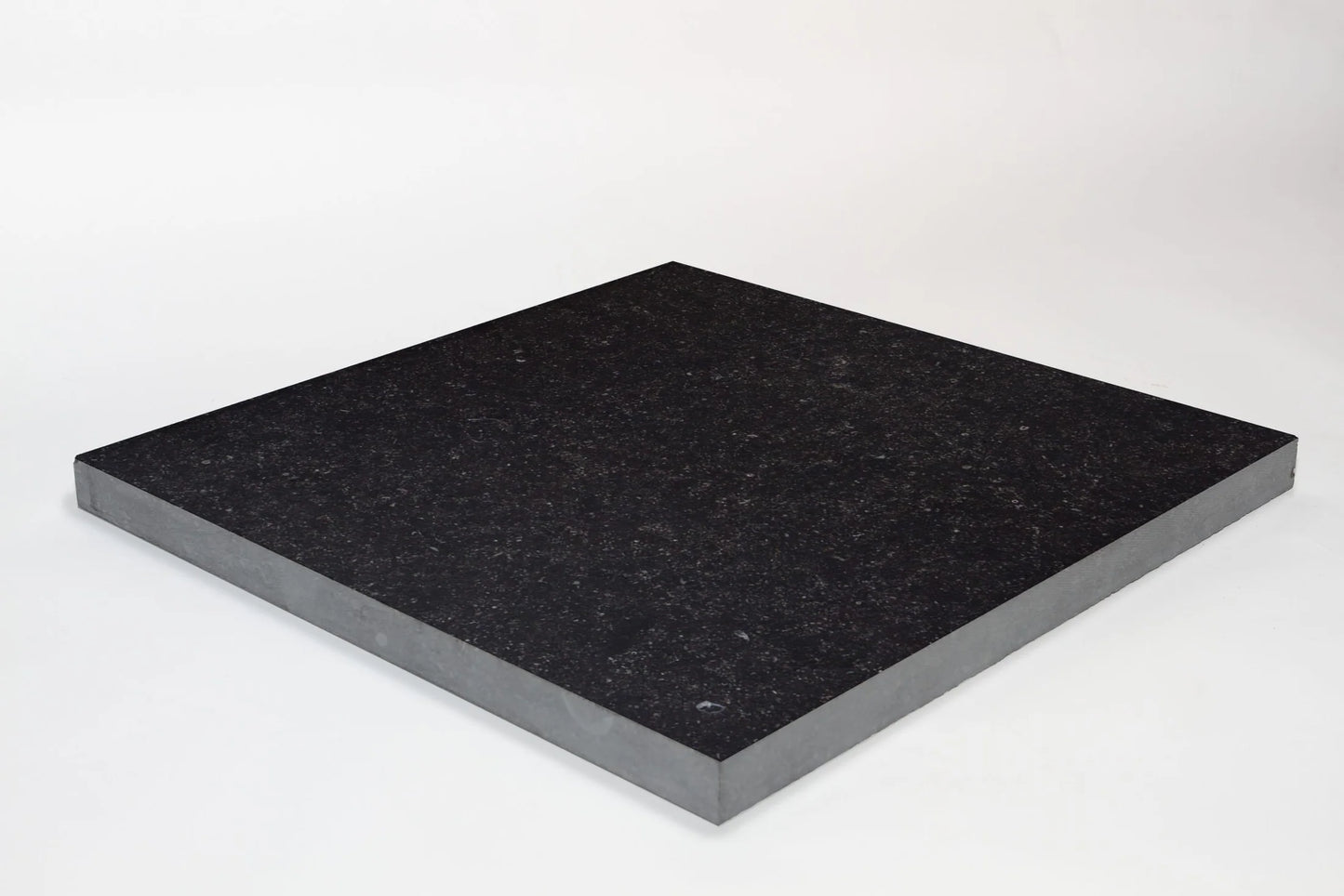 Poolränder aus belgischem Blaustein – blau geschliffen 100 x 35 x 5/3 cm