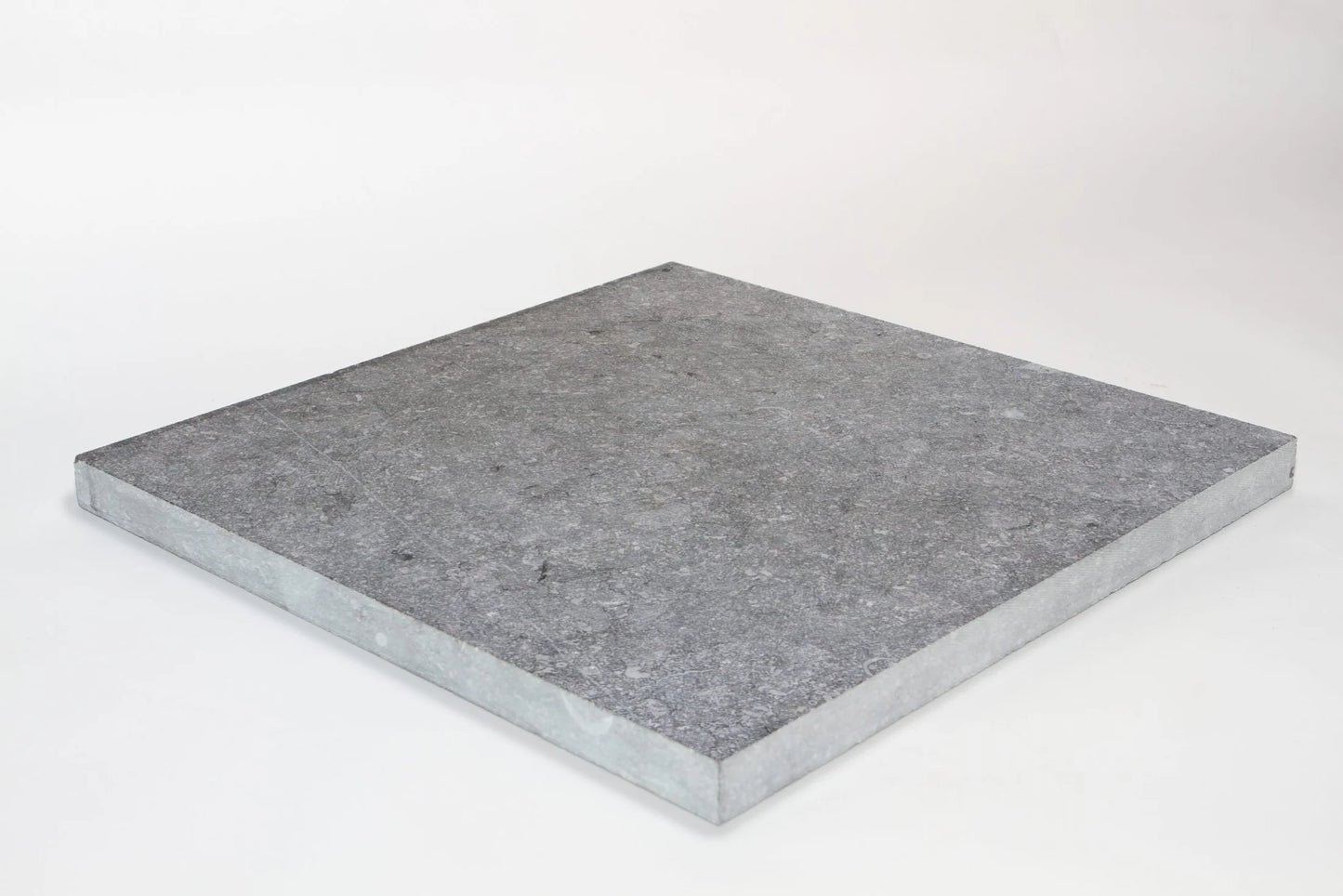 Poolränder aus belgischem Blaustein – blau geschliffen 100 x 35 x 5/3 cm
